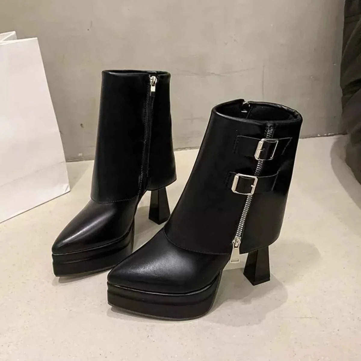 Elegant Point Toe : High Heels Boots